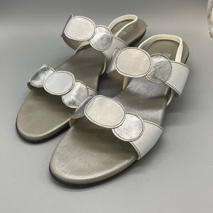 Munro White Silver Sandals 11 N